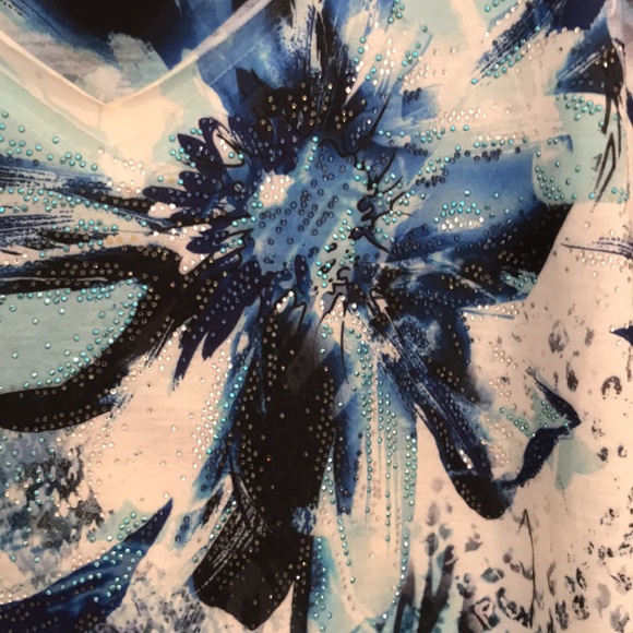 Chico’s Floral Top - Picture 7 of 9